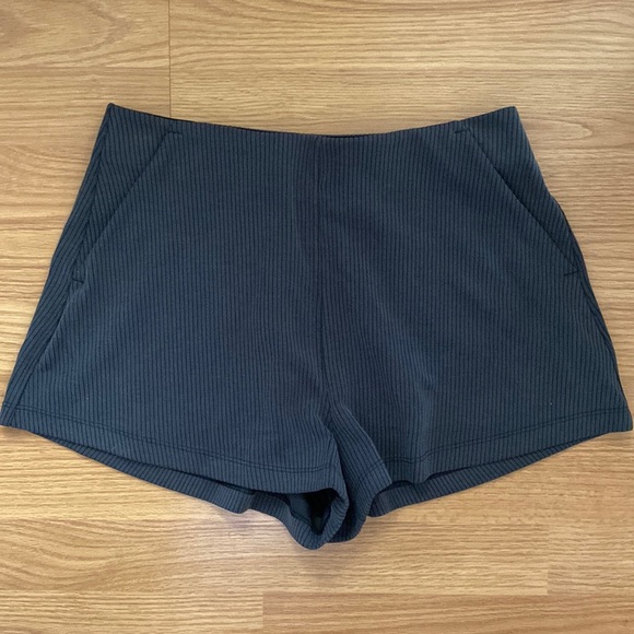 ❤️ Lululemon Ribbed Softstreme HR Short 2” Black Size 6 NWT